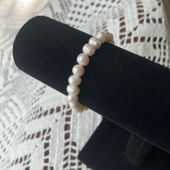 Natural Freshwater Pearl Stretch Bracelet - Picture 9 of 9